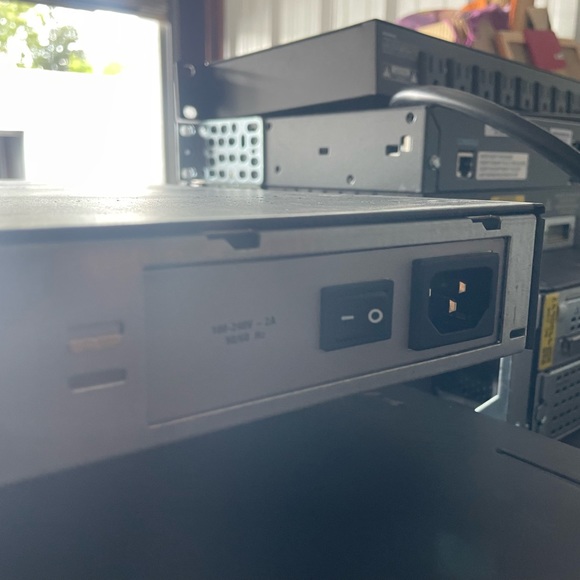 CISCO 2800 Series Cisco 2811 Integrated Services Router - Picture 3 of 7